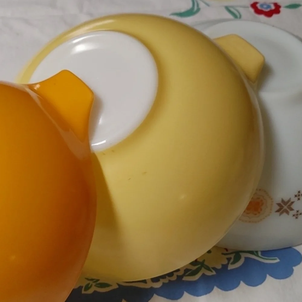 4 Vintage Cinderella Pyrex Stacking Bowls with Spouts